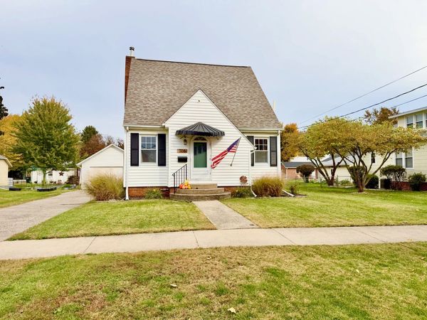 705 E Main Street , Aledo, IL 61231