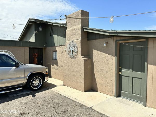 6042 S 10TH Street, Phoenix, AZ 85042