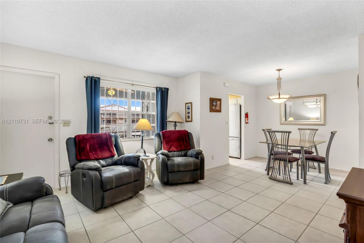 5300 Washington St, Unit N215, Hollywood, FL 33021 Photo