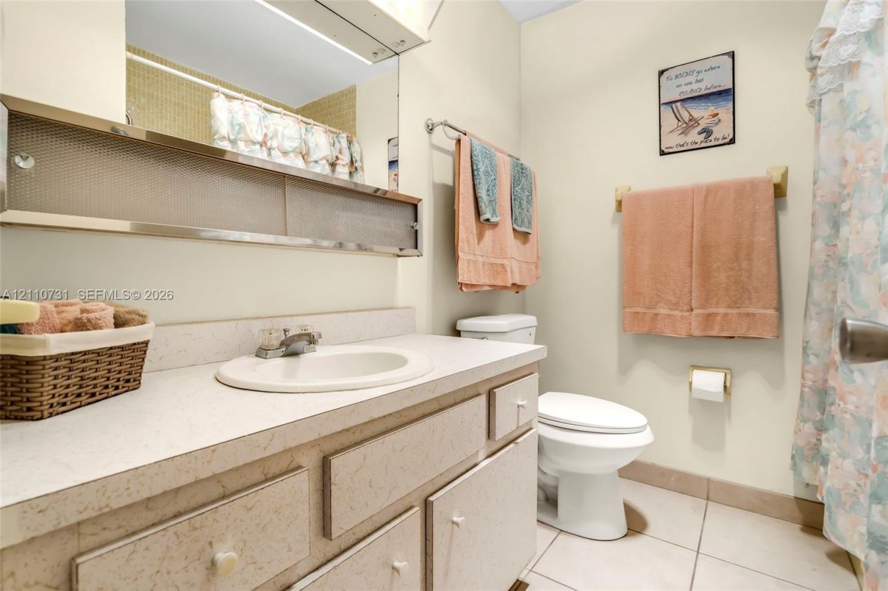 5300 Washington St, Unit N215, Hollywood, FL 33021 Photo