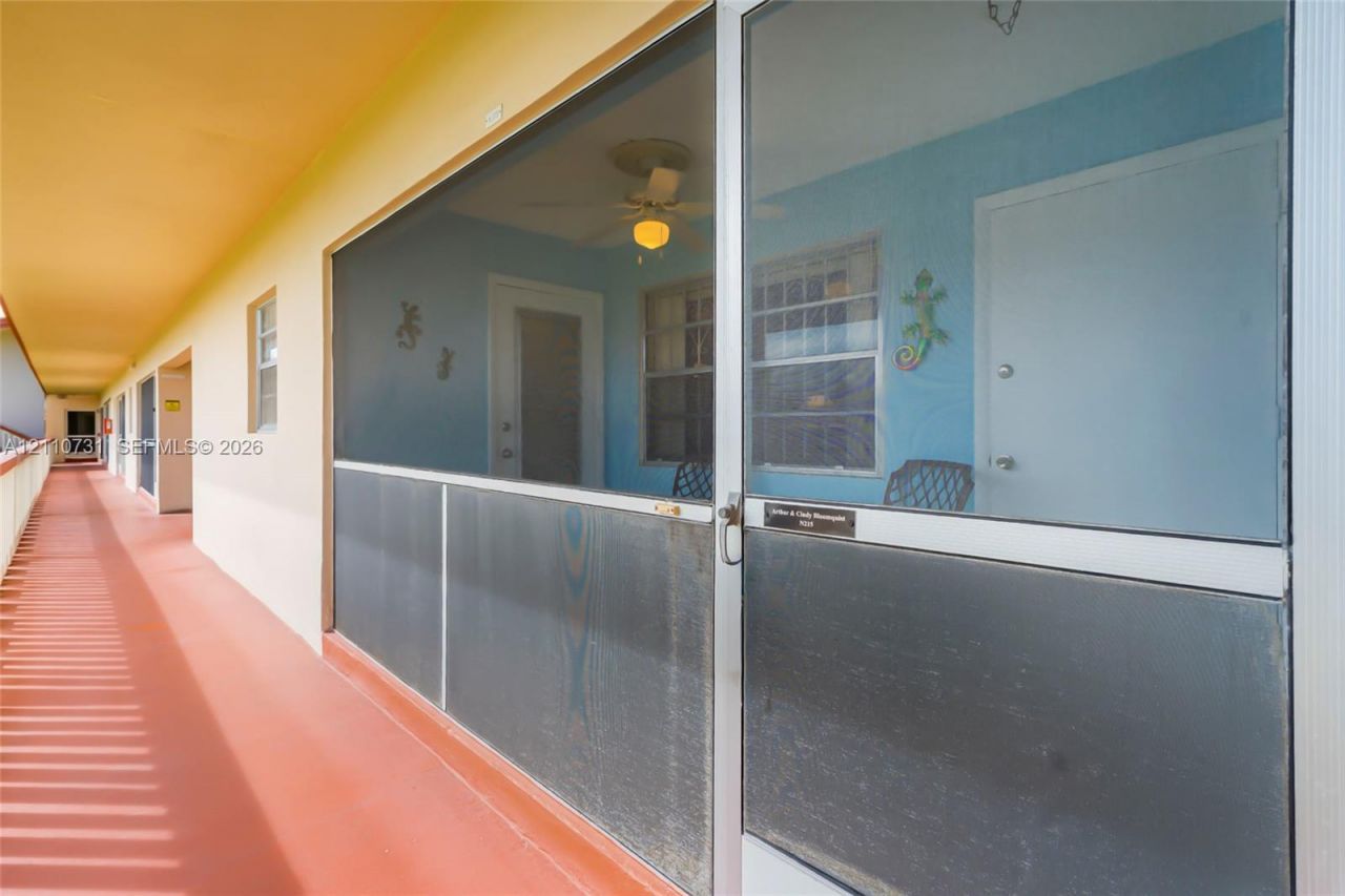 5300 Washington St, Unit N215, Hollywood, FL 33021 Photo