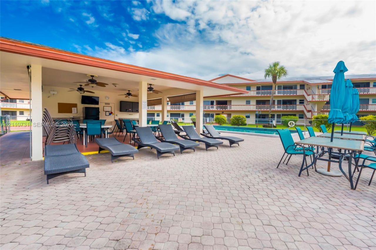 5300 Washington St, Unit N215, Hollywood, FL 33021 Photo