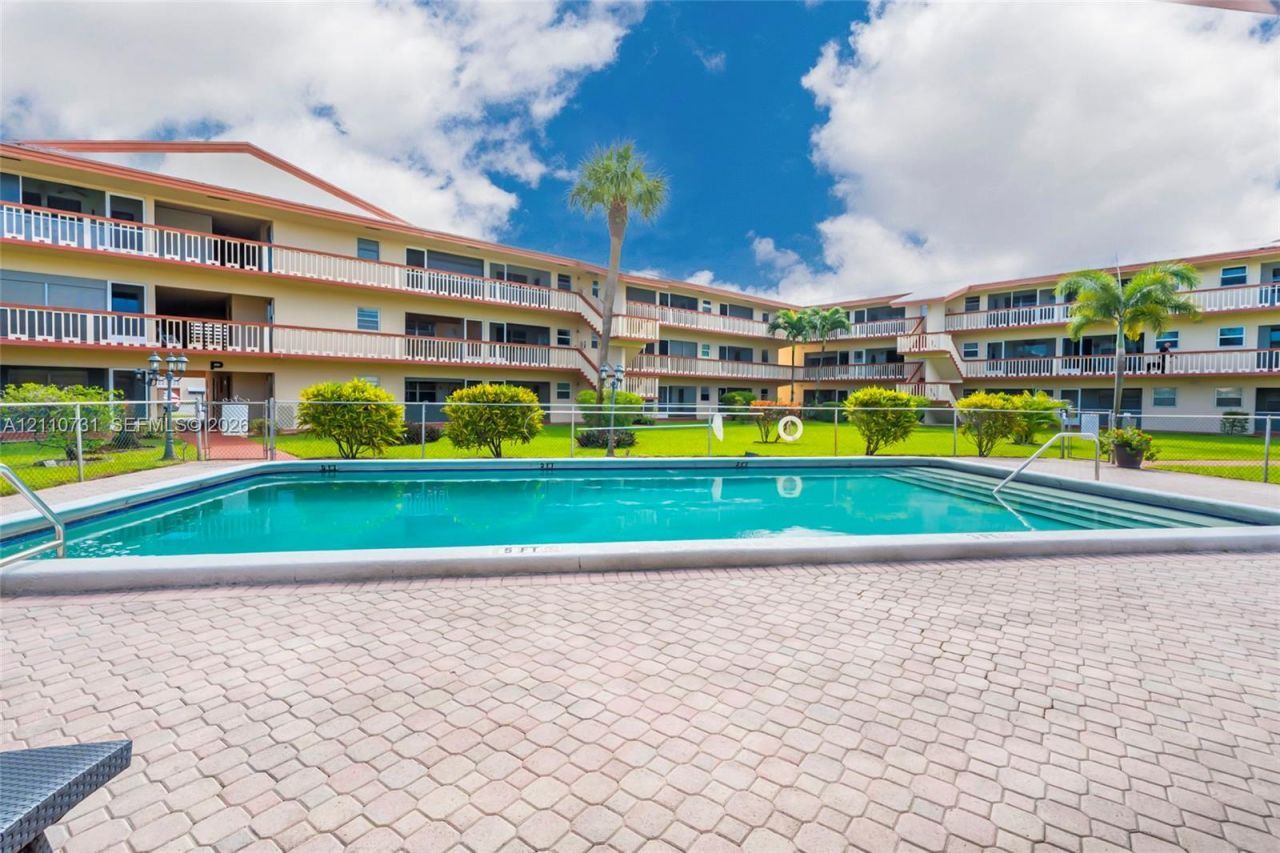 5300 Washington St, Unit N215, Hollywood, FL 33021 Photo