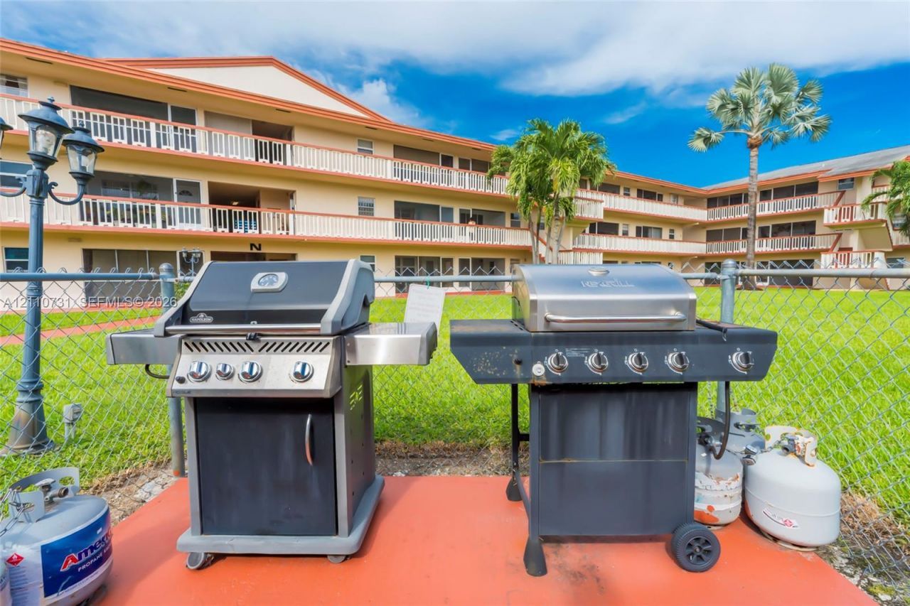 5300 Washington St, Unit N215, Hollywood, FL 33021 Photo