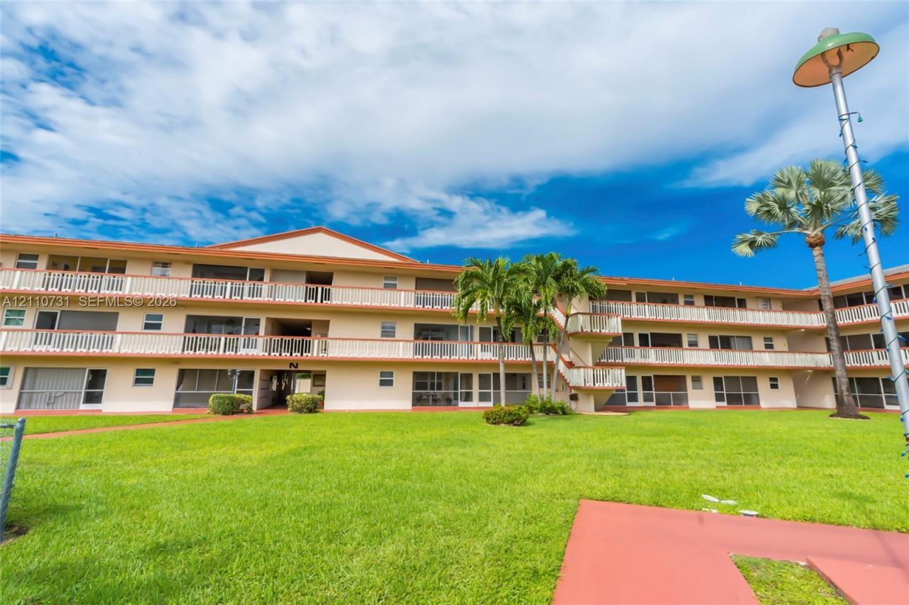 5300 Washington St, Unit N215, Hollywood, FL 33021 Photo