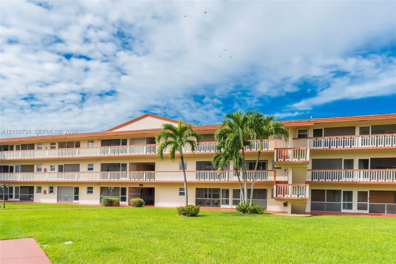 5300 Washington St, Unit N215, Hollywood, FL 33021 Photo