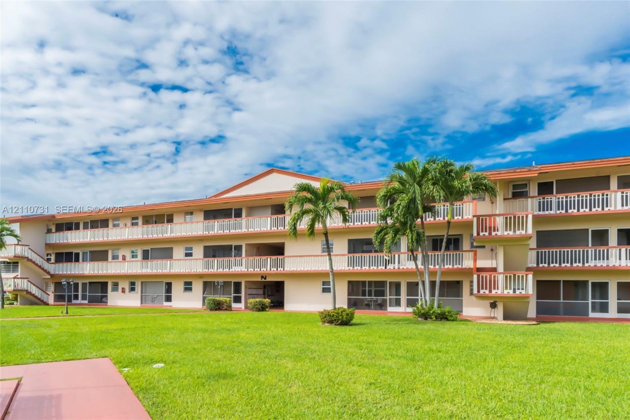 5300 Washington St, Unit N215, Hollywood, FL 33021 Photo
