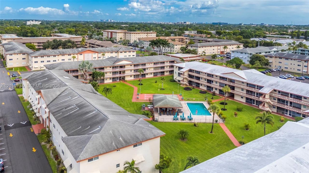 5300 Washington St, Unit N215, Hollywood, FL 33021 Photo