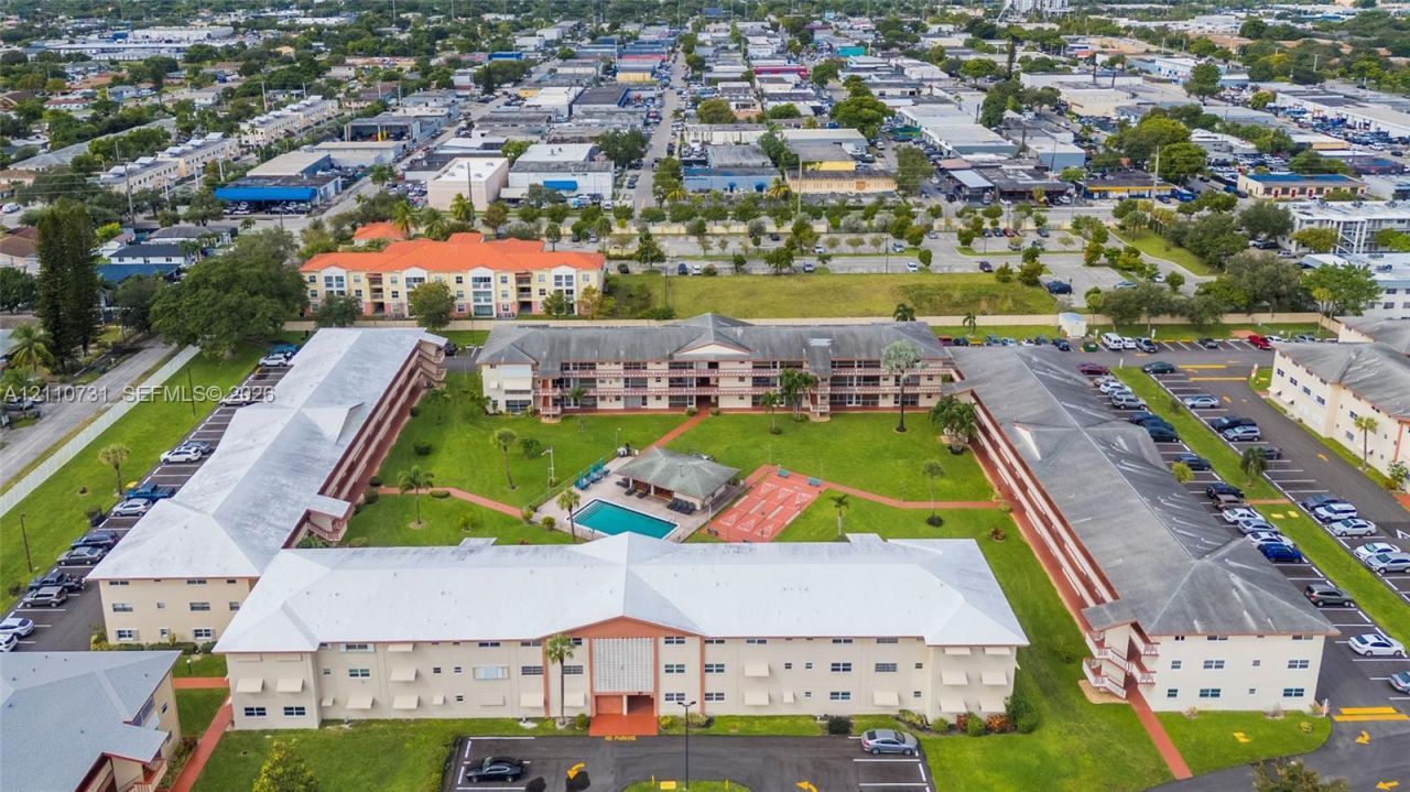 5300 Washington St, Unit N215, Hollywood, FL 33021 Photo
