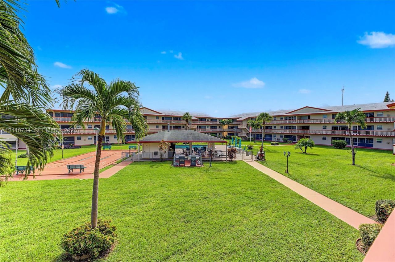 5300 Washington St, Unit N215, Hollywood, FL 33021 Photo