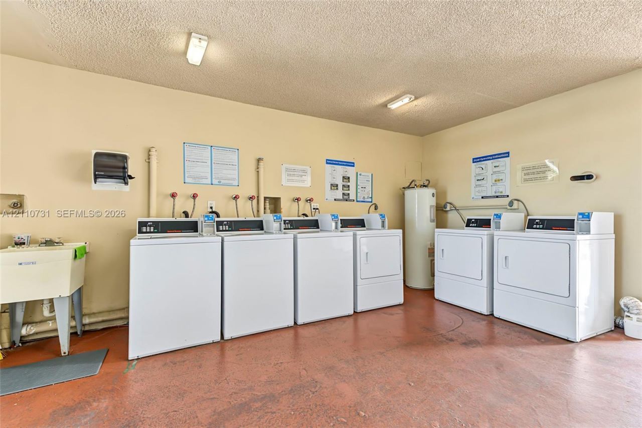 5300 Washington St, Unit N215, Hollywood, FL 33021 Photo