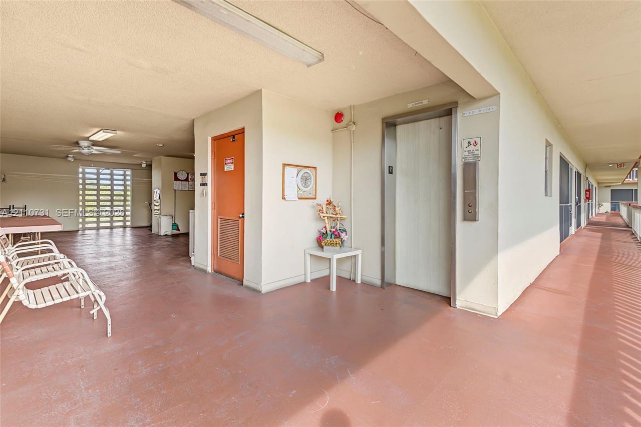 5300 Washington St, Unit N215, Hollywood, FL 33021 Photo