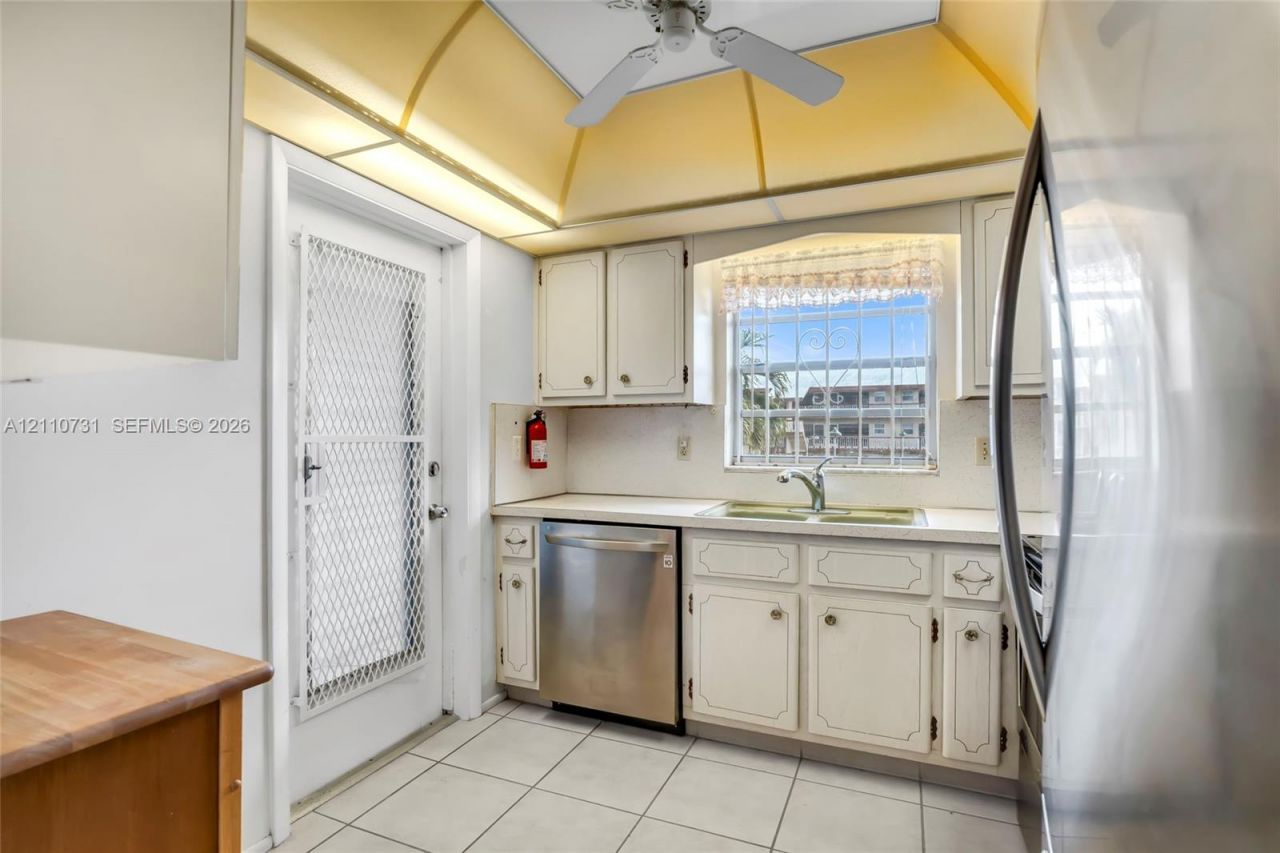 5300 Washington St, Unit N215, Hollywood, FL 33021 Photo