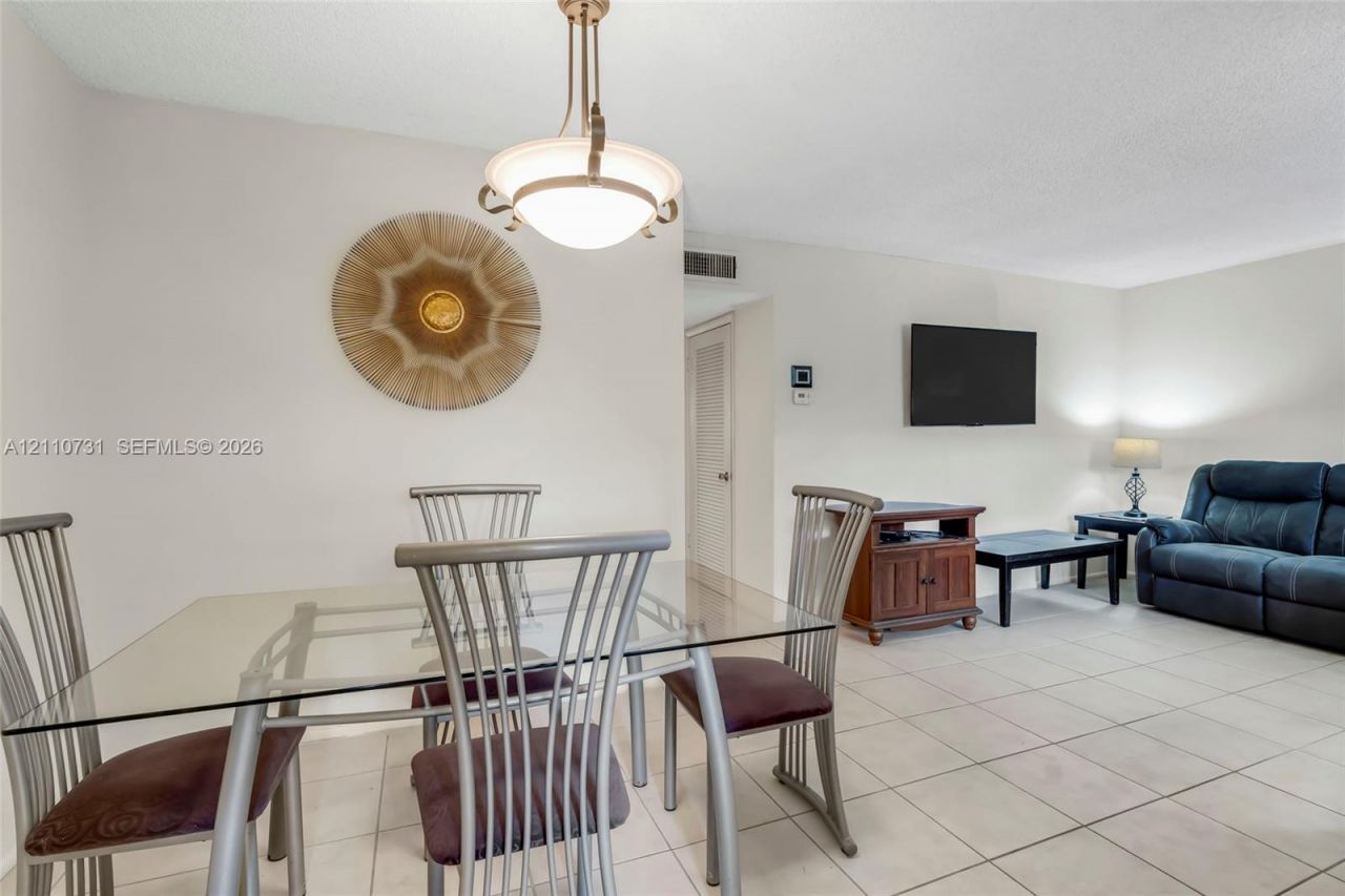 5300 Washington St, Unit N215, Hollywood, FL 33021 Photo