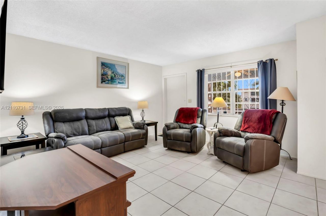 5300 Washington St, Unit N215, Hollywood, FL 33021 Photo