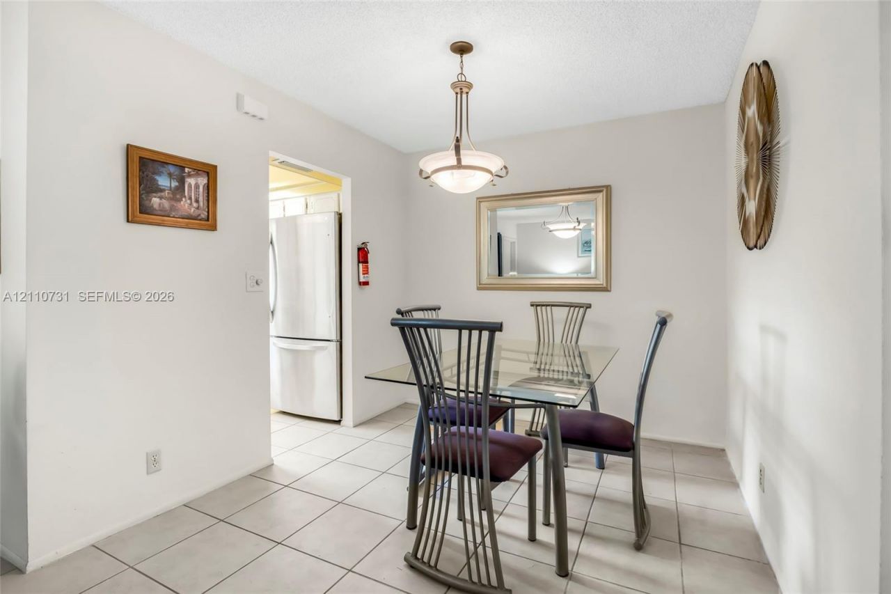 5300 Washington St, Unit N215, Hollywood, FL 33021 Photo