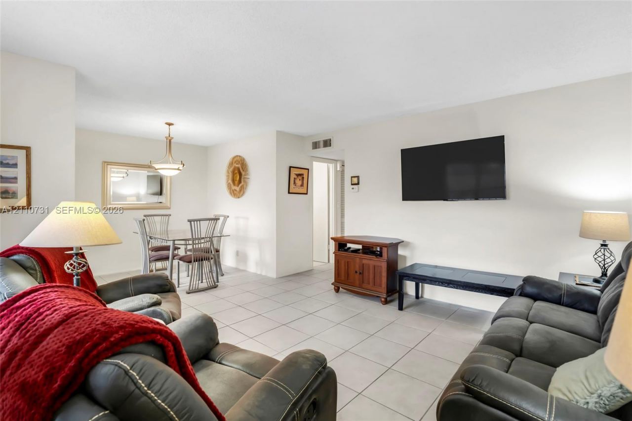5300 Washington St, Unit N215, Hollywood, FL 33021 Photo