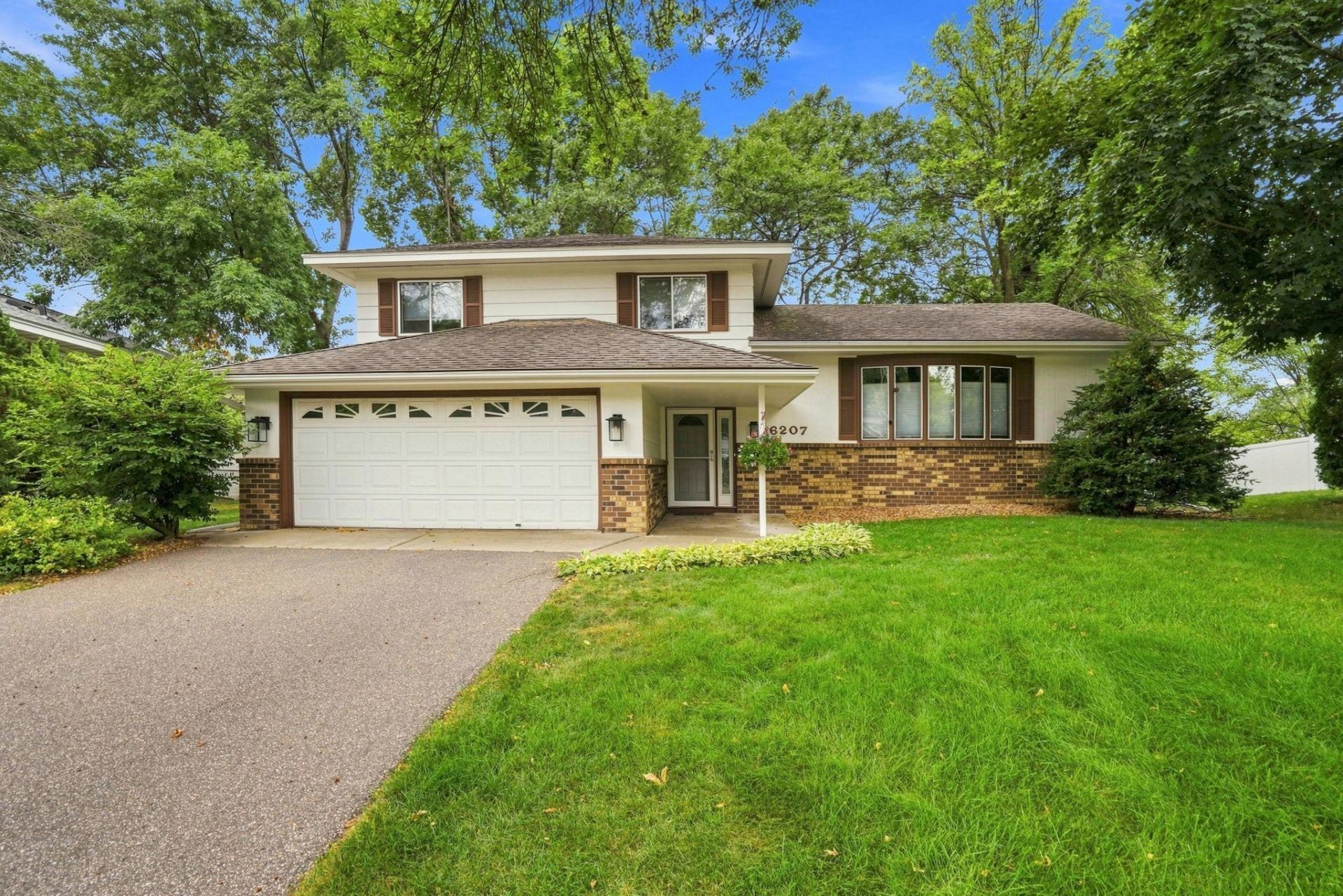 6207 Edgemont Boulevard N, Brooklyn Park, MN 55428 Main Photo