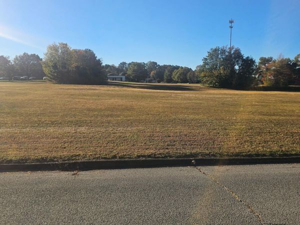 60 Executive Drive , Jackson, TN 38305