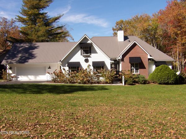 9521 Cherokee Tr, Crossville, TN 38572