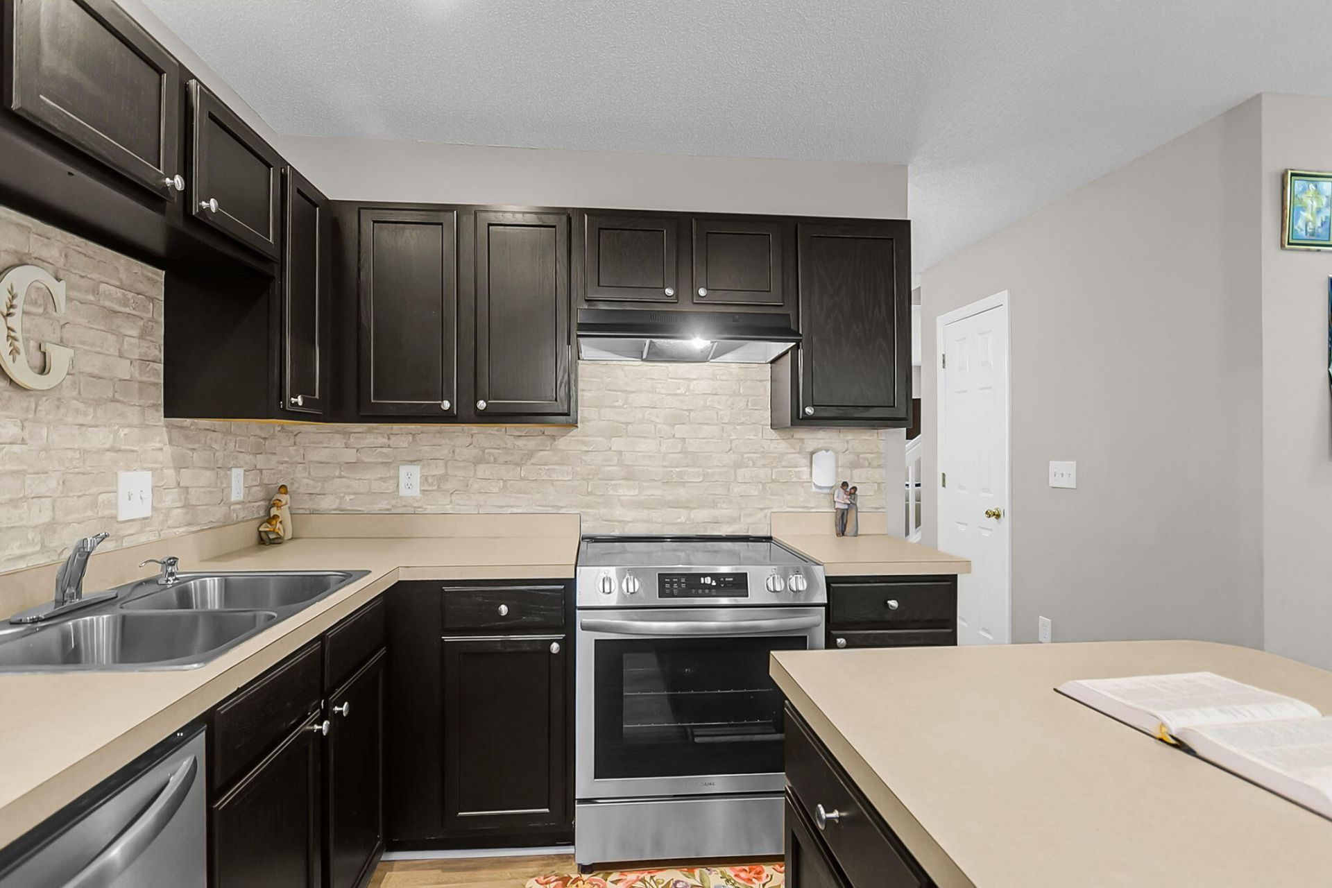 134 Hornby Circle Photo 10