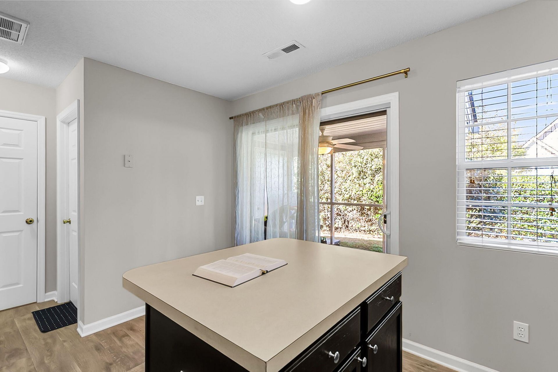 134 Hornby Circle Photo 12
