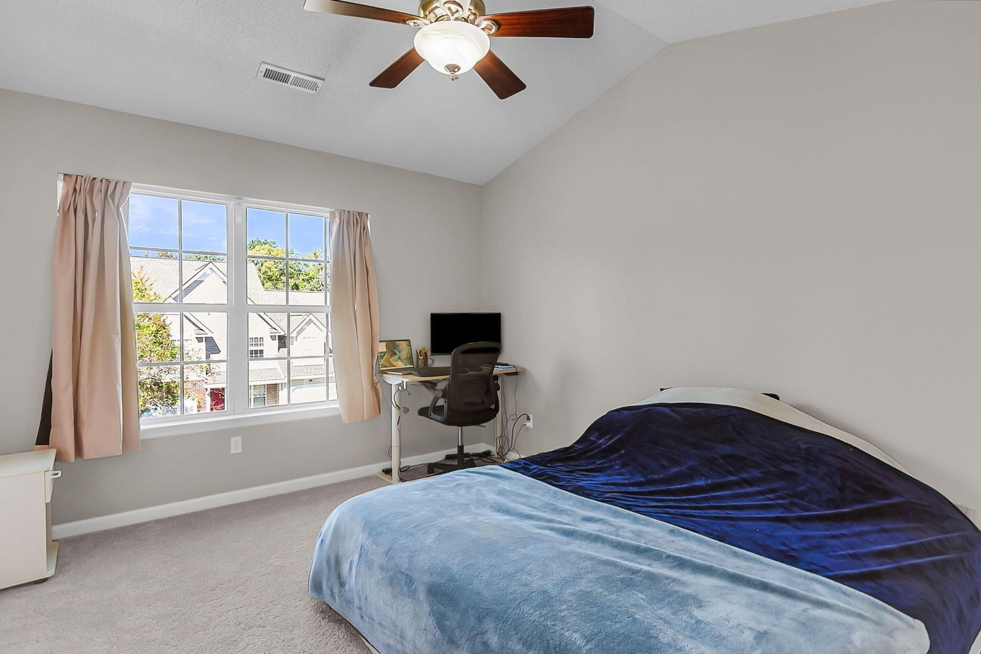 134 Hornby Circle Photo 16