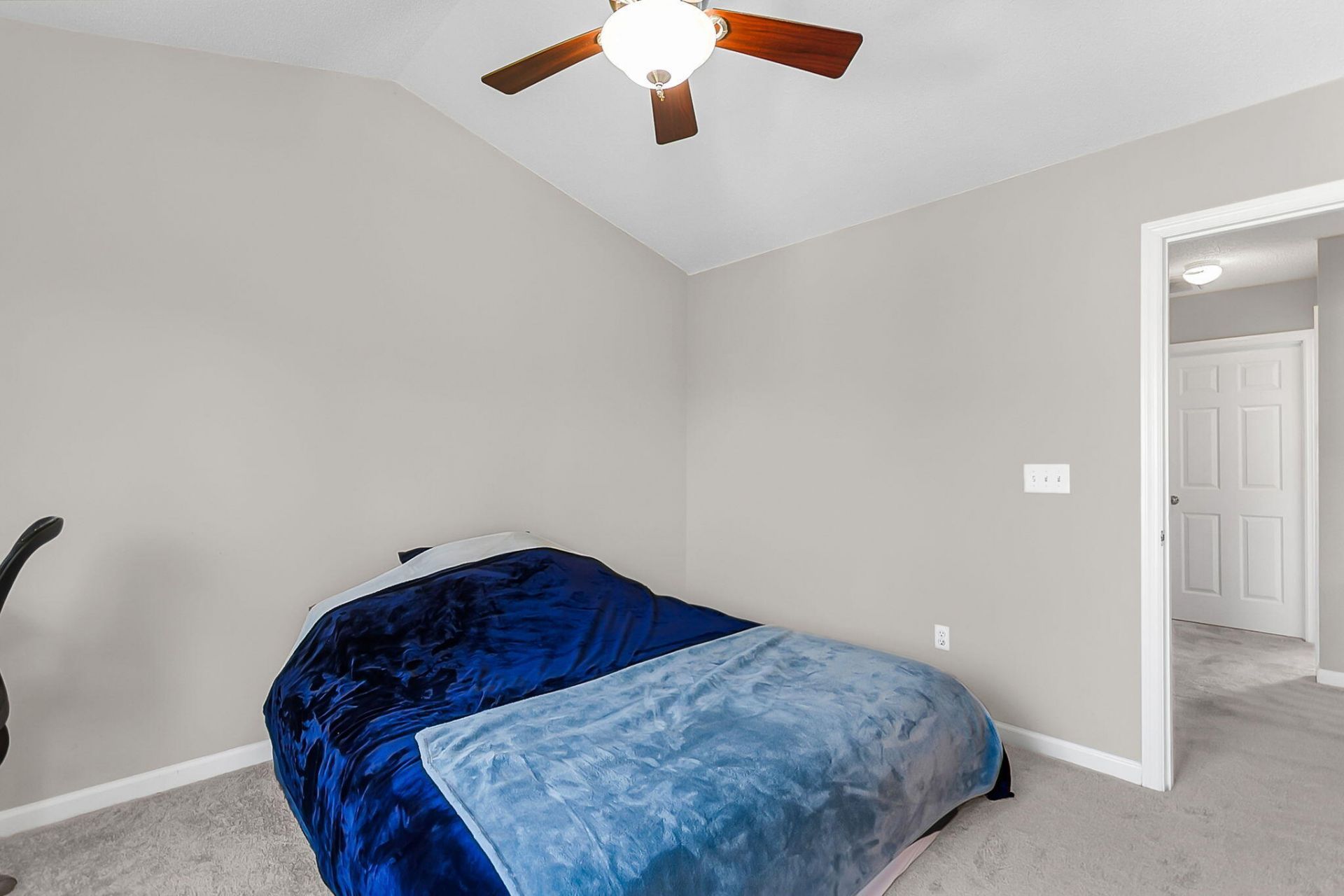 134 Hornby Circle Photo 17