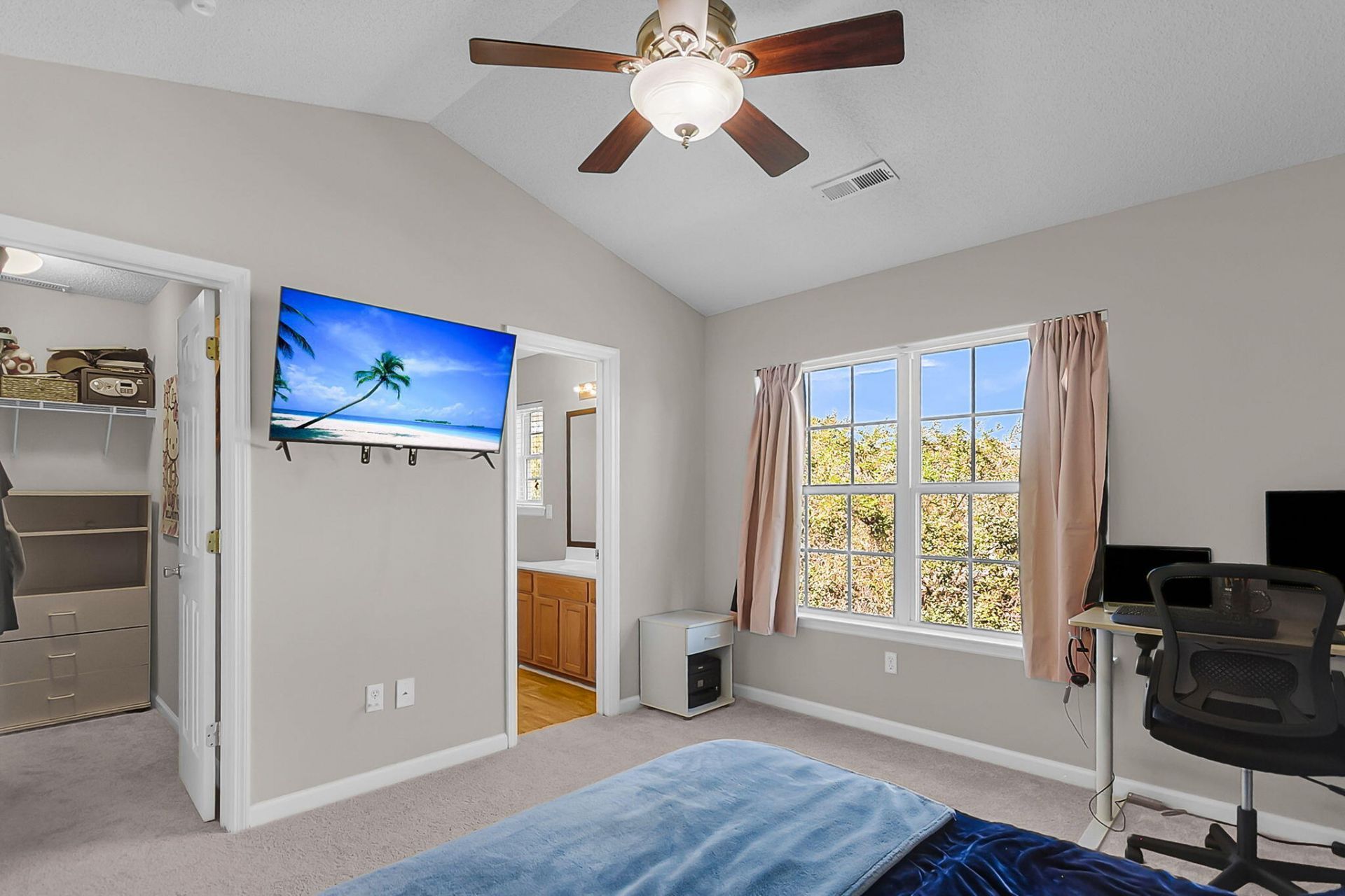 134 Hornby Circle Photo 18