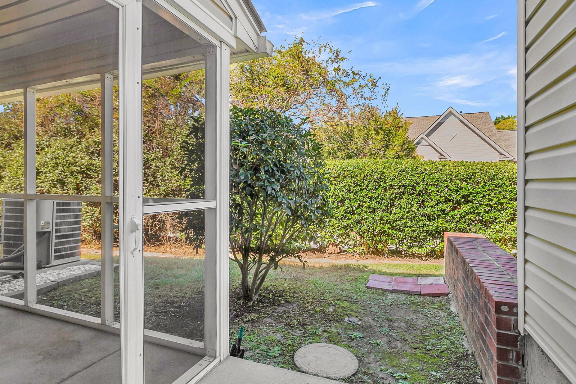 134 Hornby Circle Photo 31