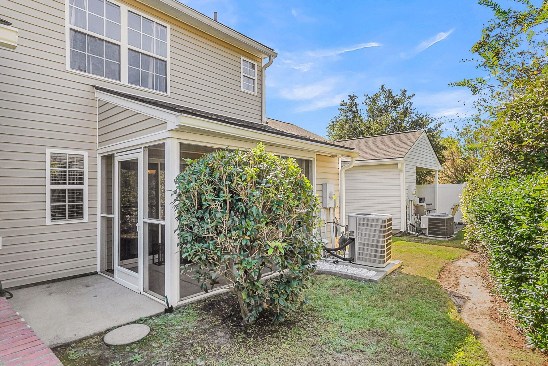 134 Hornby Circle Photo 33