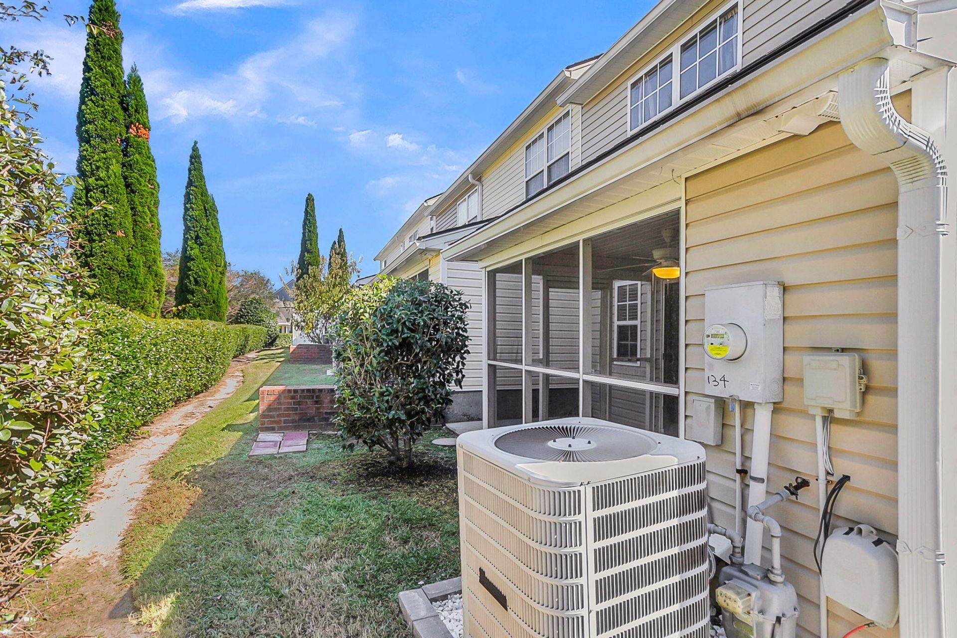 134 Hornby Circle Photo 34