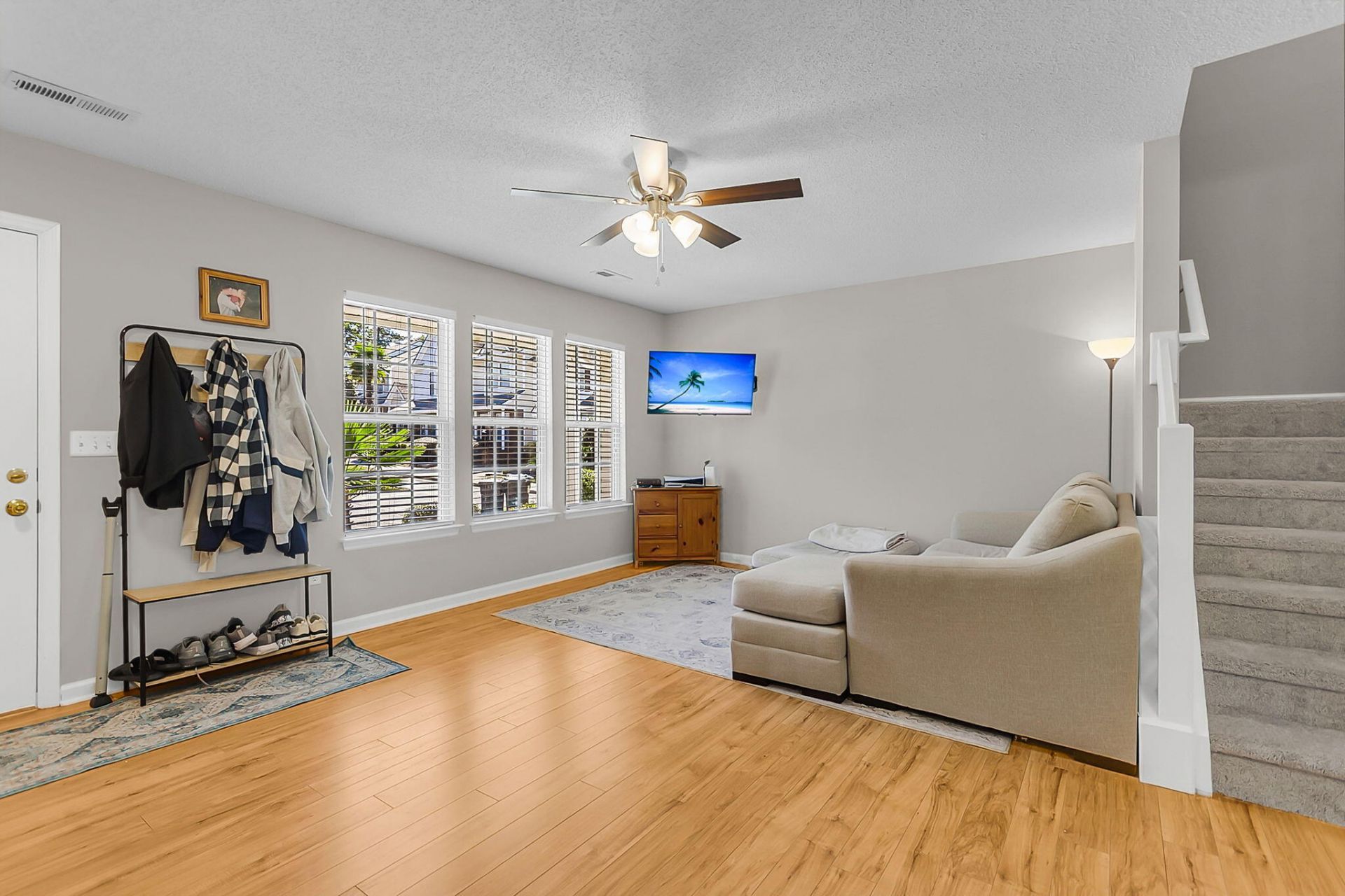 134 Hornby Circle Photo 4