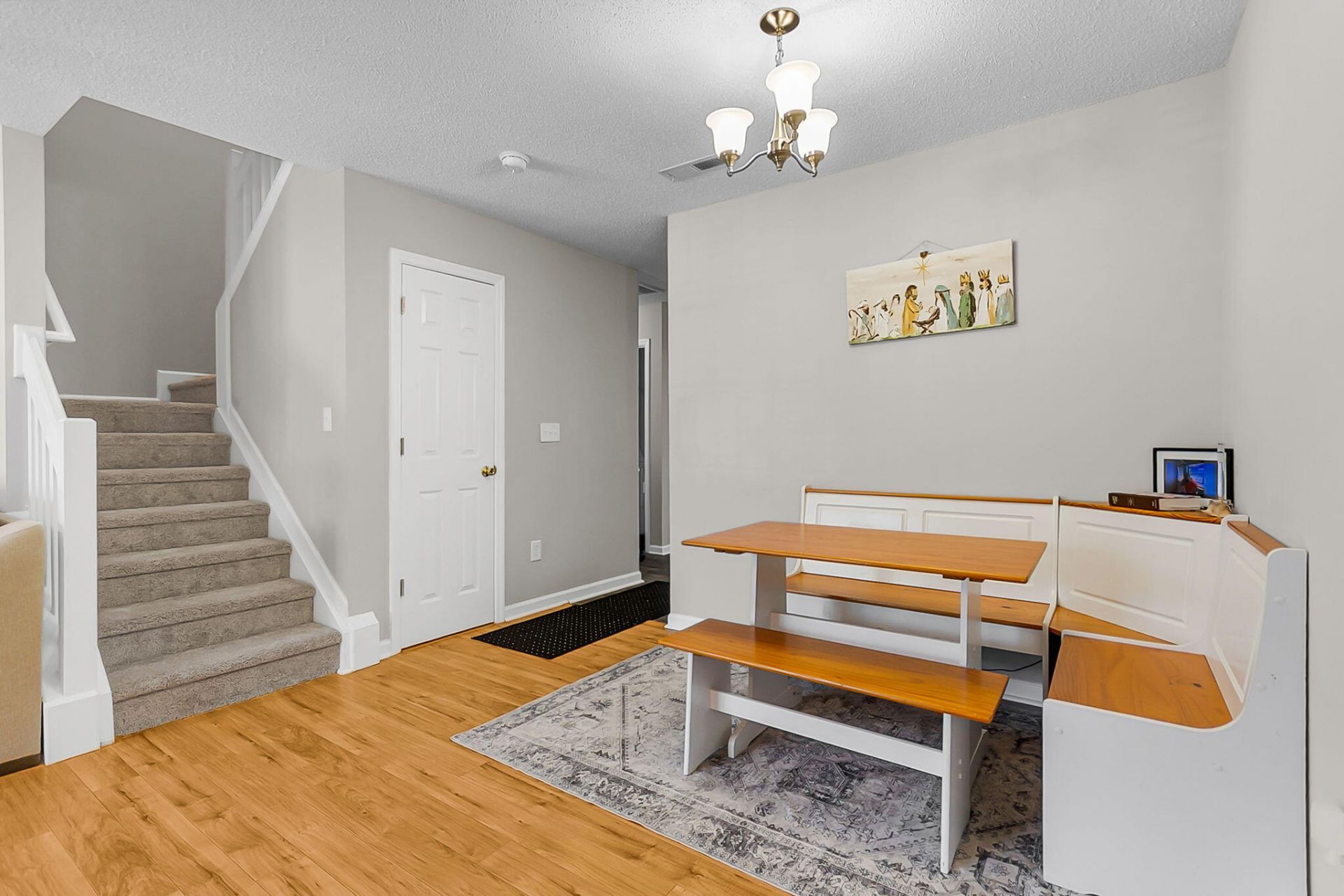 134 Hornby Circle Photo 6