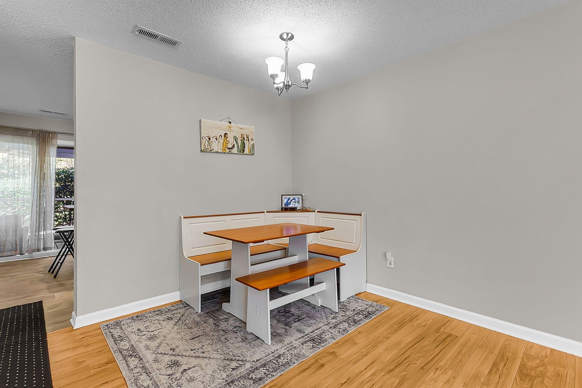 134 Hornby Circle Photo 7