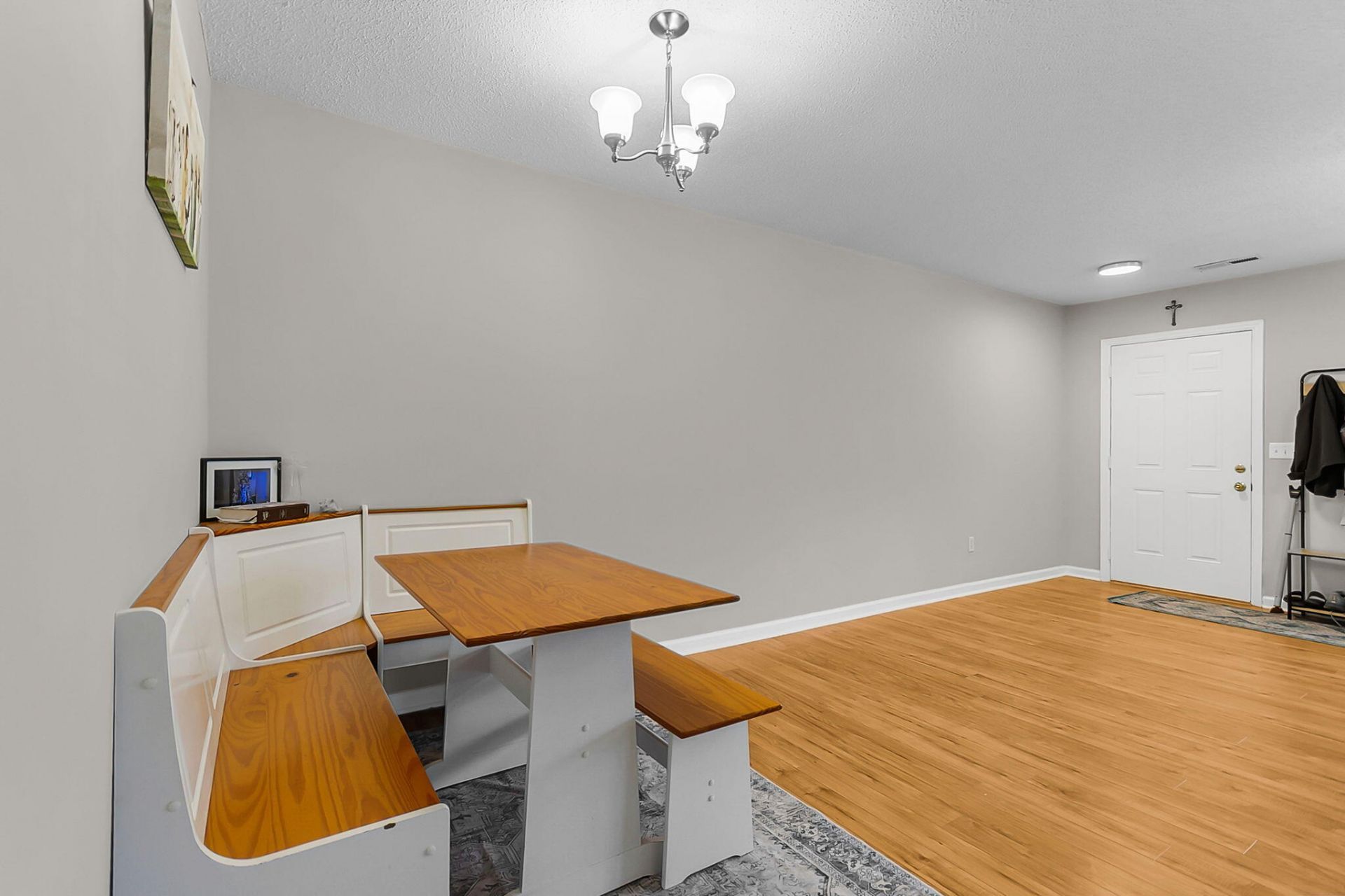 134 Hornby Circle Photo 8