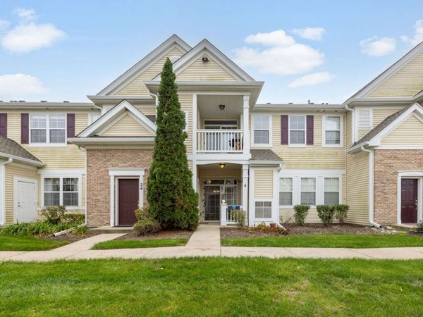 2225 Aurora Drive , Unit 4, Pingree Grove, IL 60140