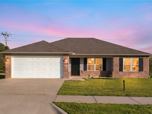2558 Chittick Street , Pea Ridge, AR 72751