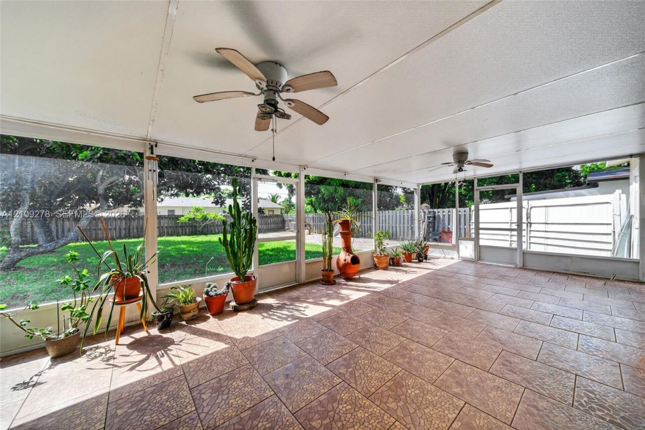 3550 Hunt Rd , Palm Springs, FL 33461 Photo