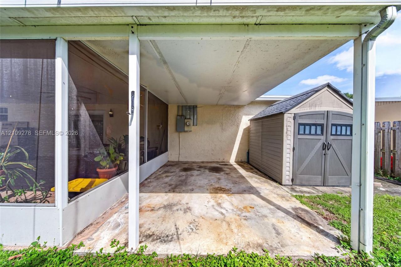 3550 Hunt Rd , Palm Springs, FL 33461 Photo