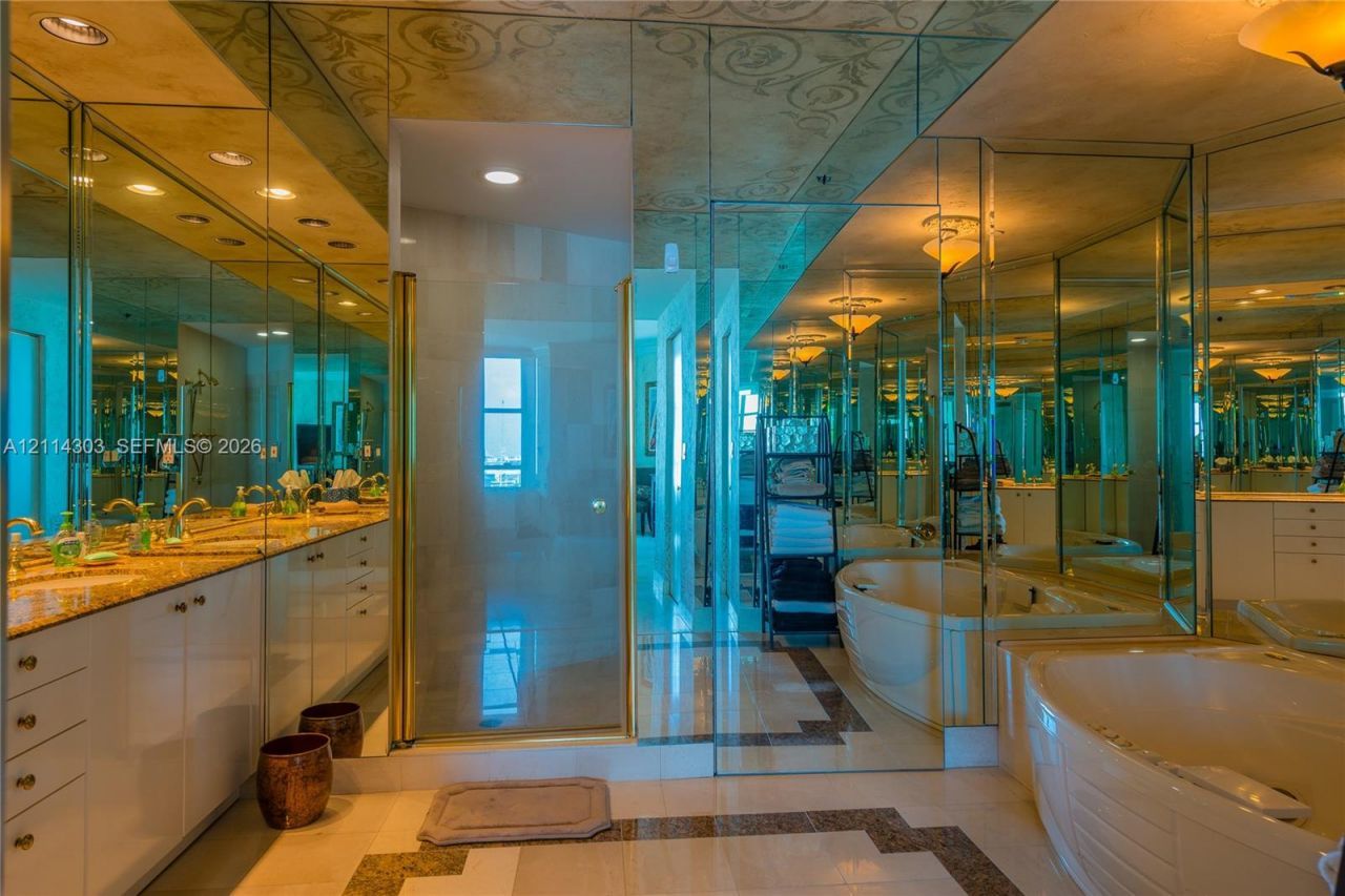 300 S Pointe Dr, Unit 1504, Miami Beach, FL 33139 Photo