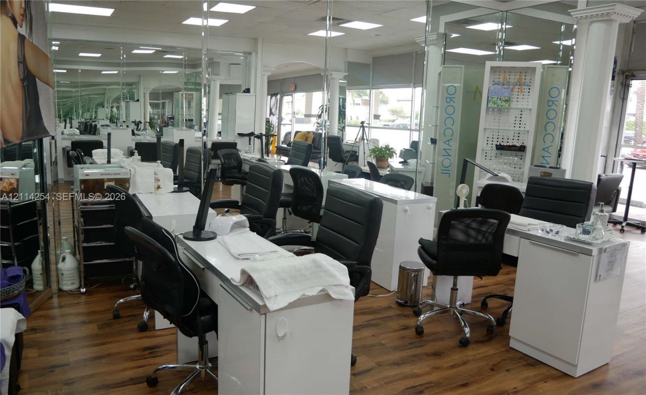 2180 NE 123 , North Miami, FL 33181 Photo