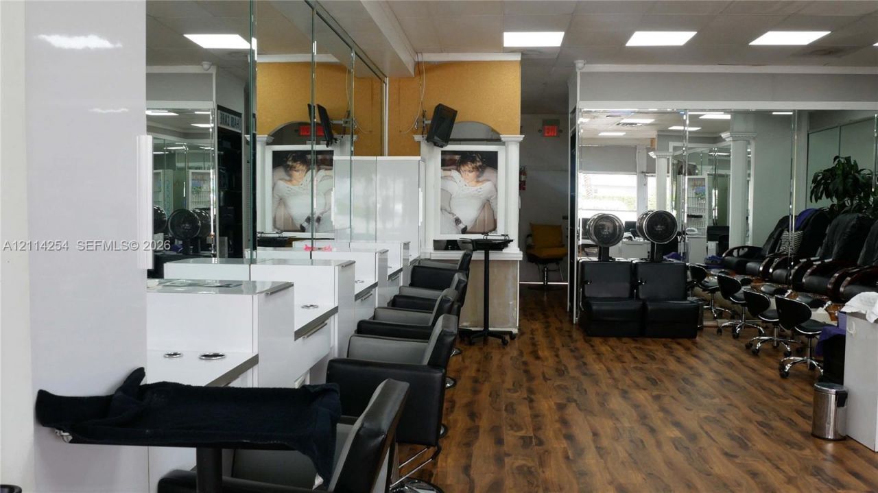 2180 NE 123 , North Miami, FL 33181 Photo
