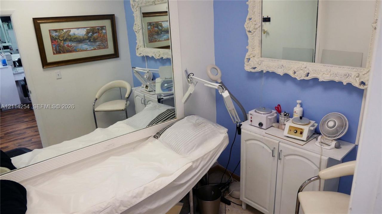 2180 NE 123 , North Miami, FL 33181 Photo