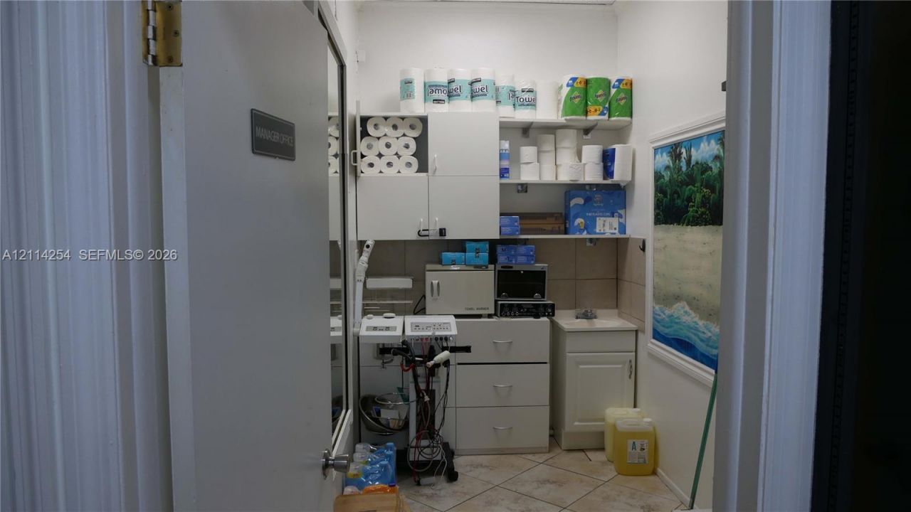 2180 NE 123 , North Miami, FL 33181 Photo