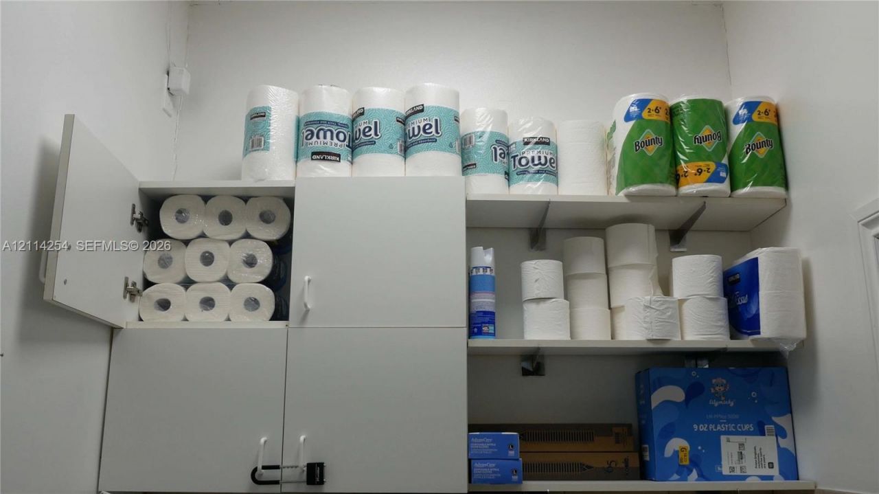 2180 NE 123 , North Miami, FL 33181 Photo