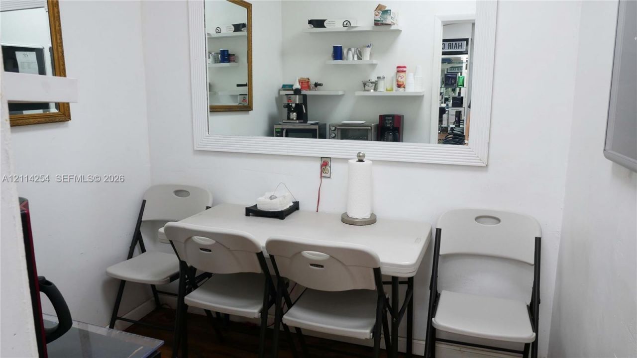 2180 NE 123 , North Miami, FL 33181 Photo