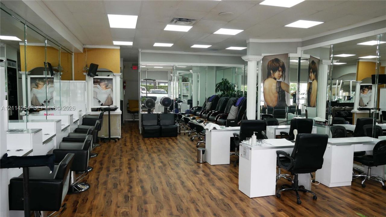 2180 NE 123 , North Miami, FL 33181 Photo