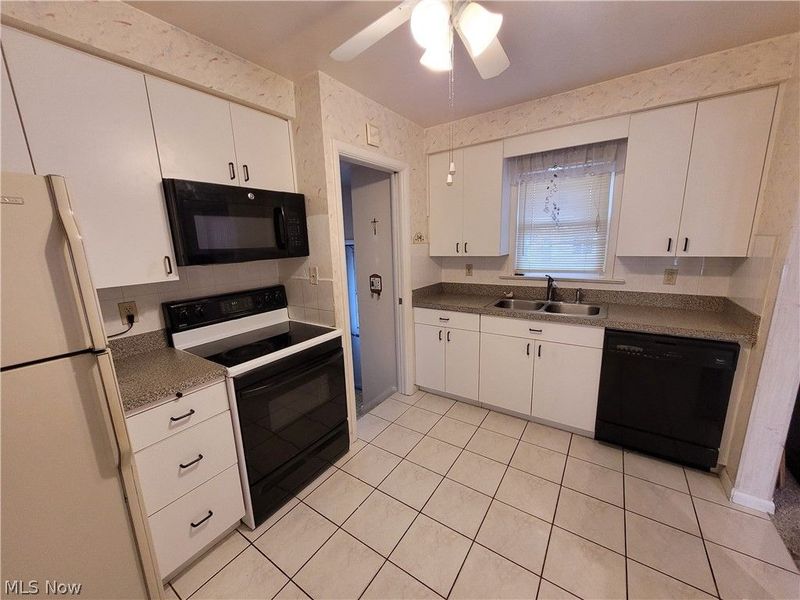 1289 W Miner Road, Mayfield Heights, OH 44124 Photo 2