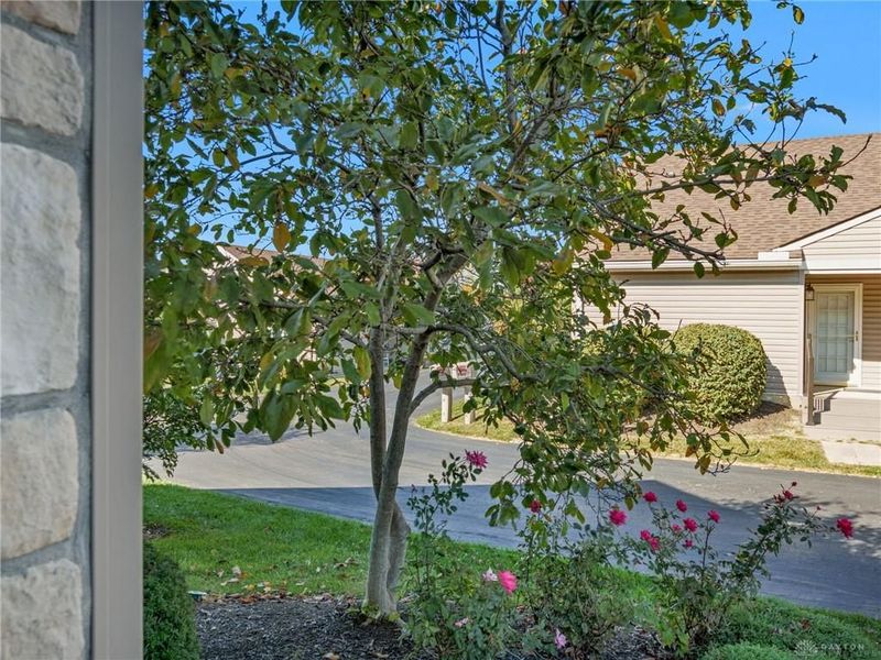 1966 Whispering Tree Drive, Miamisburg, OH 45342 Photo 10